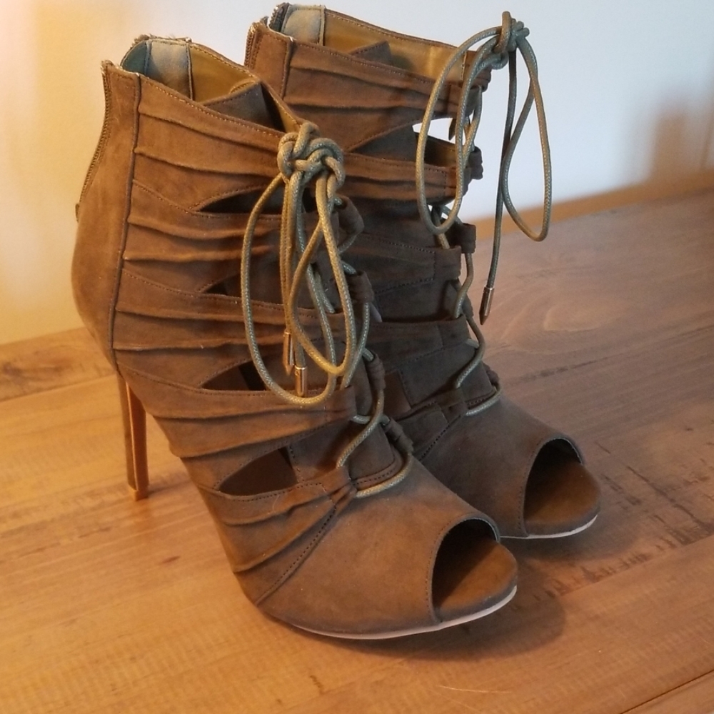 Olive Green Faux Suede Lace Up Cutout Peep Toe Stiletto Booties Heels Size 8